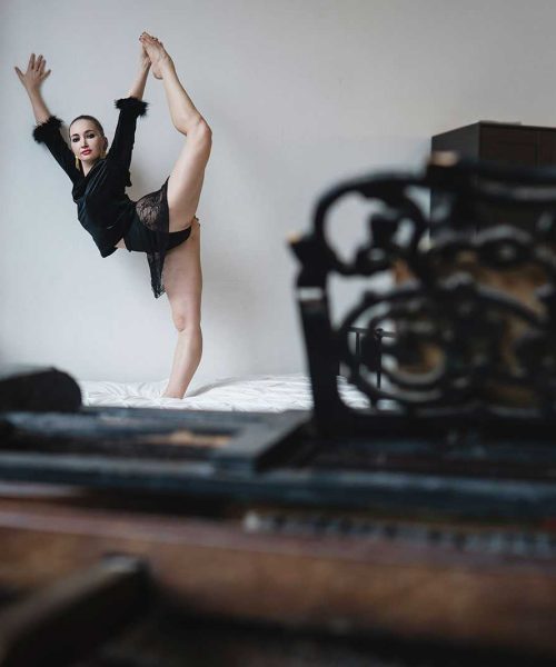 20221228-_MAT4285-Ballerina'S-Stretching-in-Bed_Matys